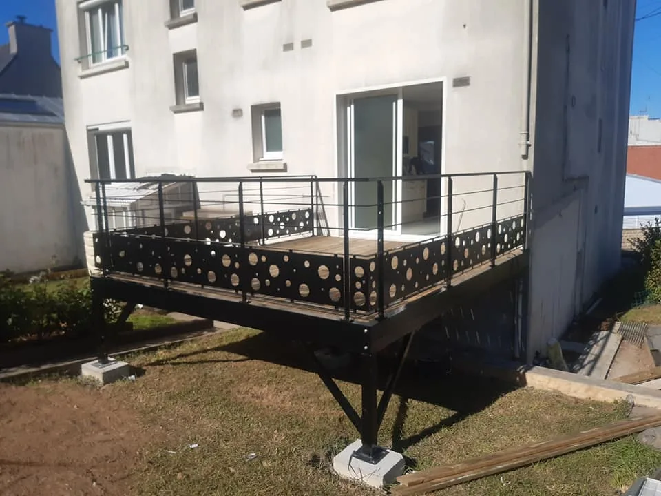 Garde-corps en métal noir sur mesure