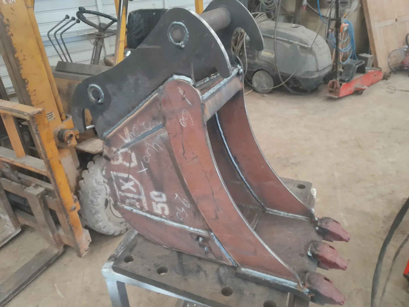 Godet sur mesure en acier Hardox fabriqué par FarmForst Industrie