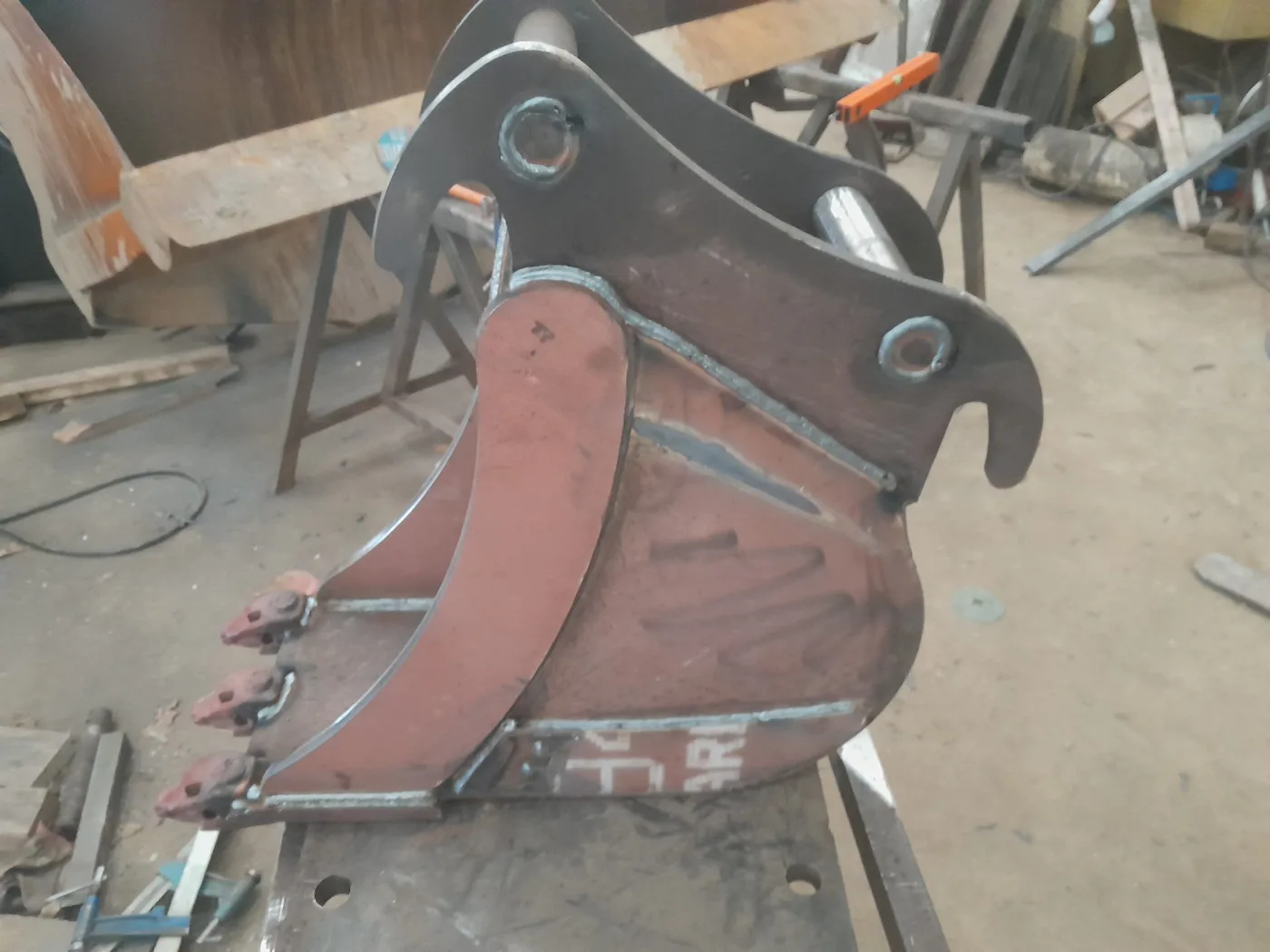 Godet sur mesure Hardox, autre réalisation FarmForst Industrie