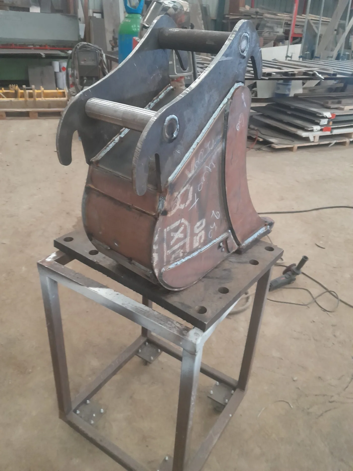 Godet renforcé en acier Hardox pour matériaux abrasifs