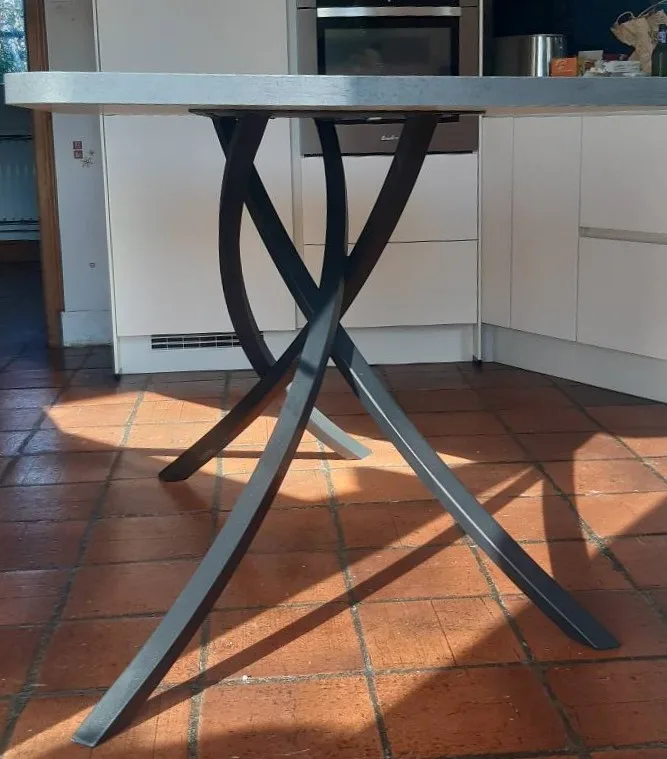 Pied de table sur mesure en métal